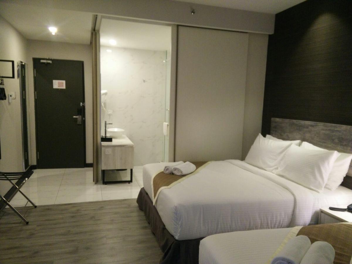 The Leverage Business Hotel Джохор-Бару Экстерьер фото
